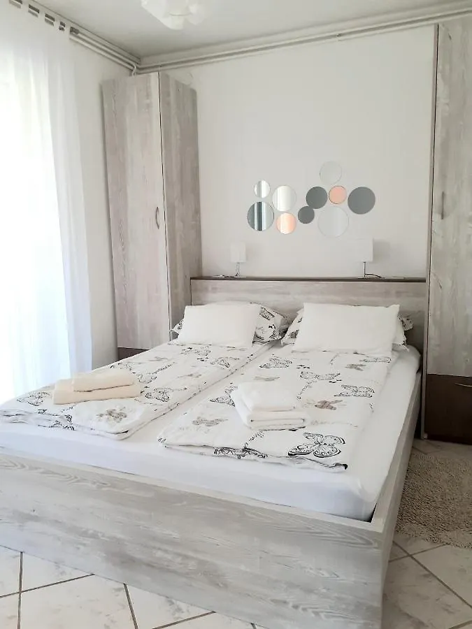 Apartment Steblaj Πούλα