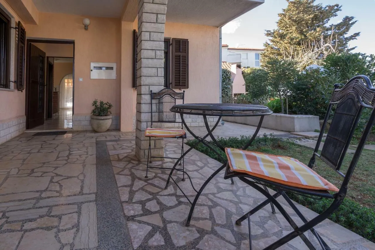 Apartment Steblaj Pula 0*,
