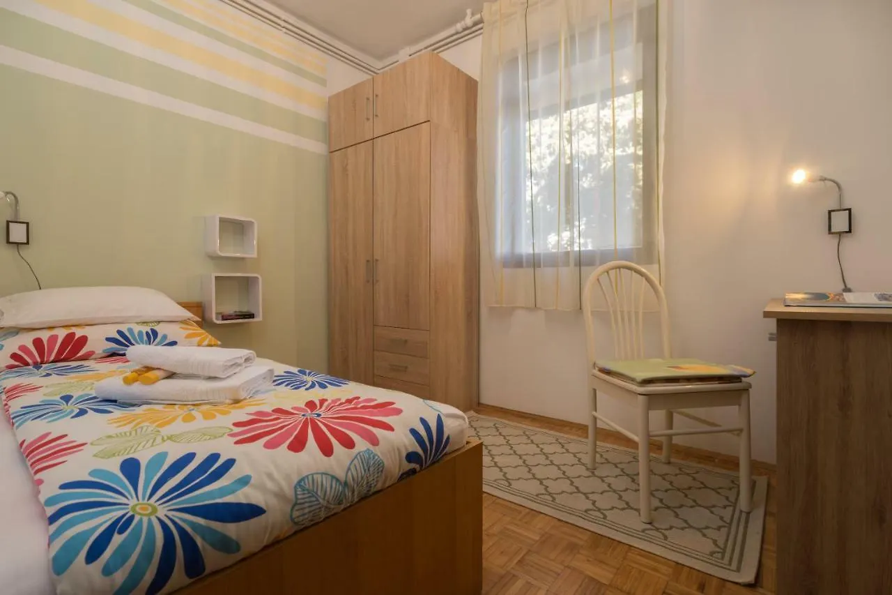 Apartment Steblaj Πούλα